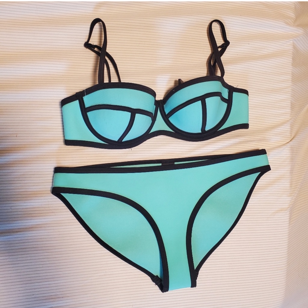 Iso Triangl Bikini Set Balconette